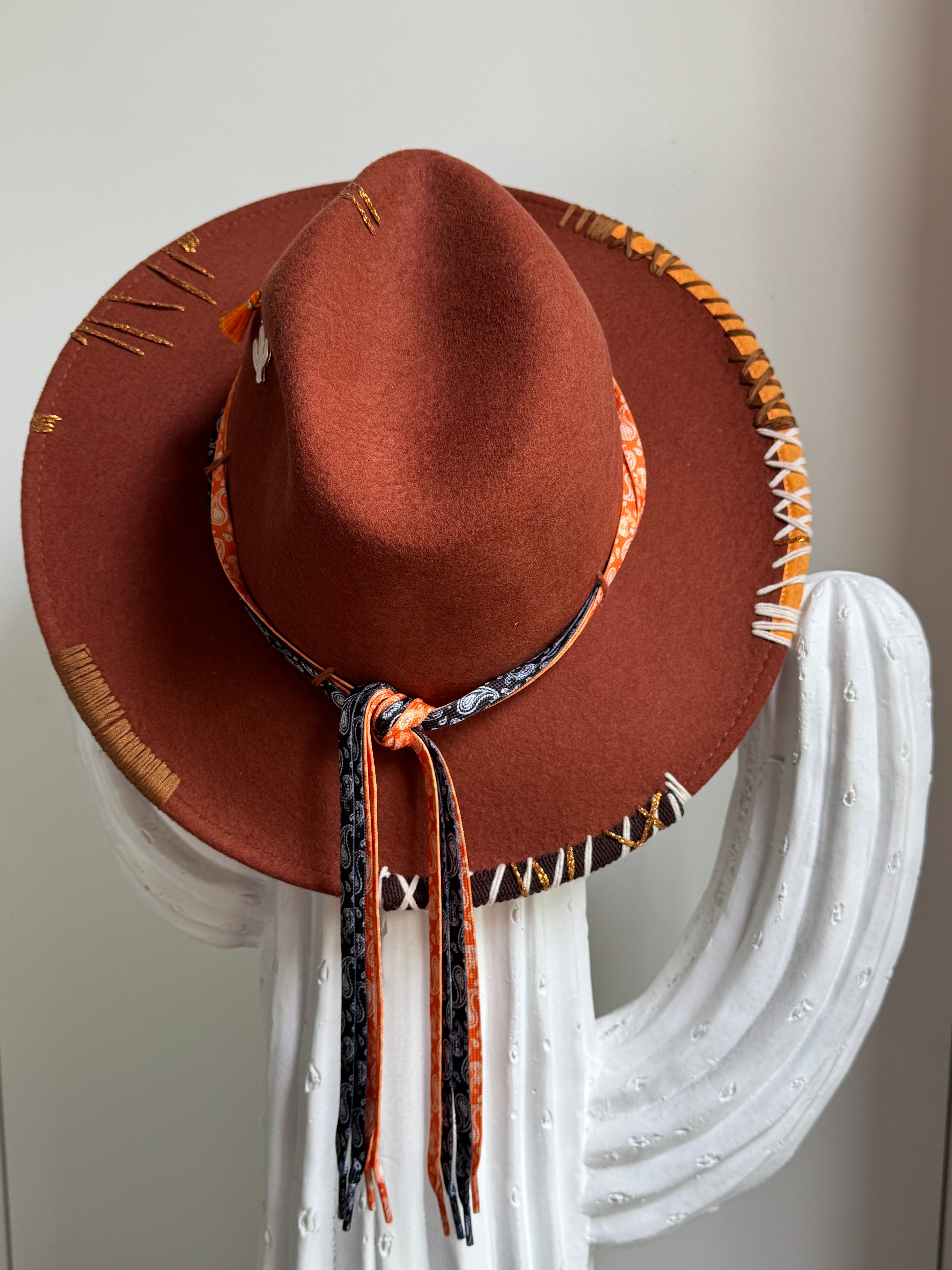 MOUNTAIN LOVER LACES