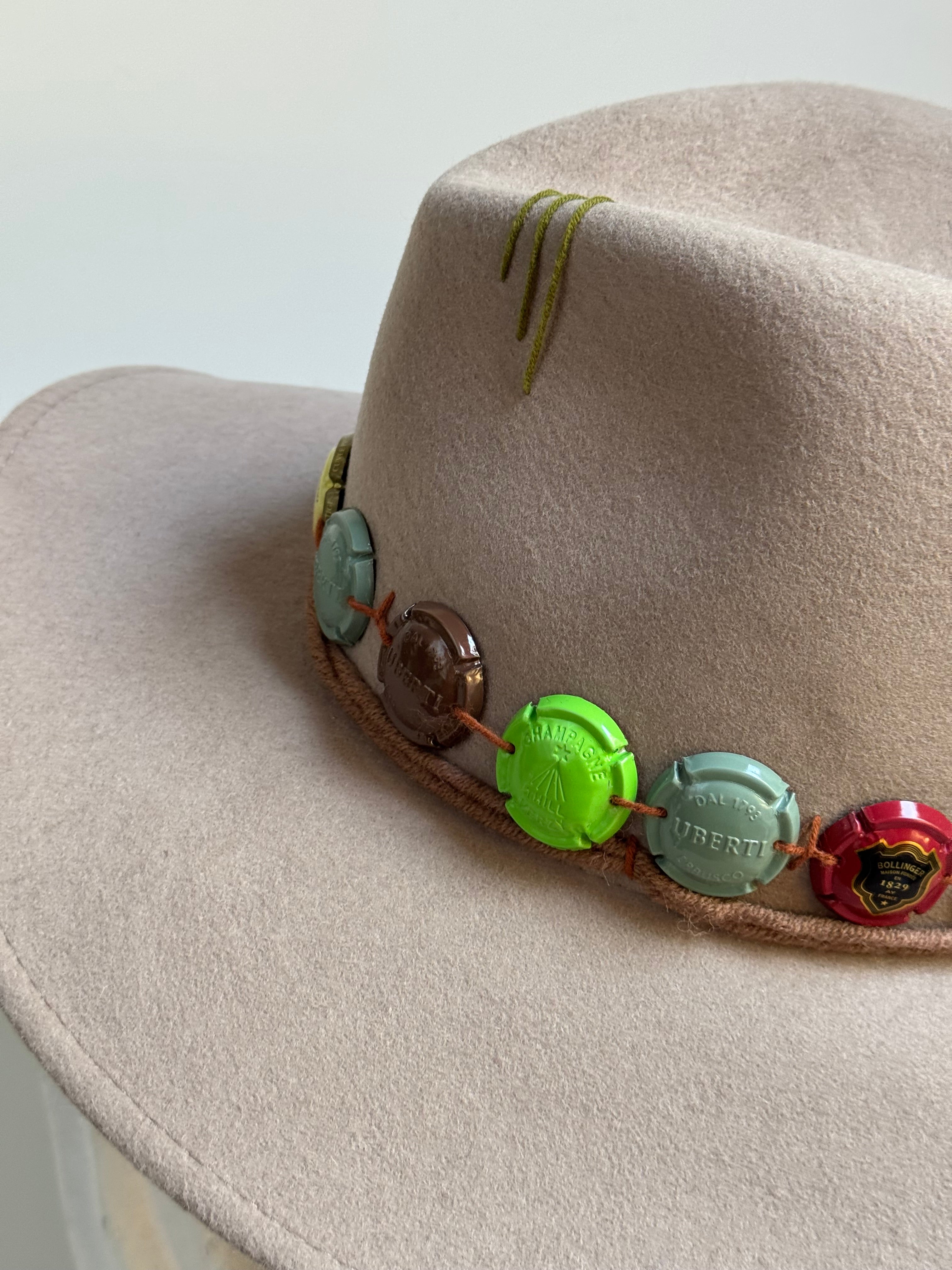 MOUNTAIN LOVER CHIC WINE