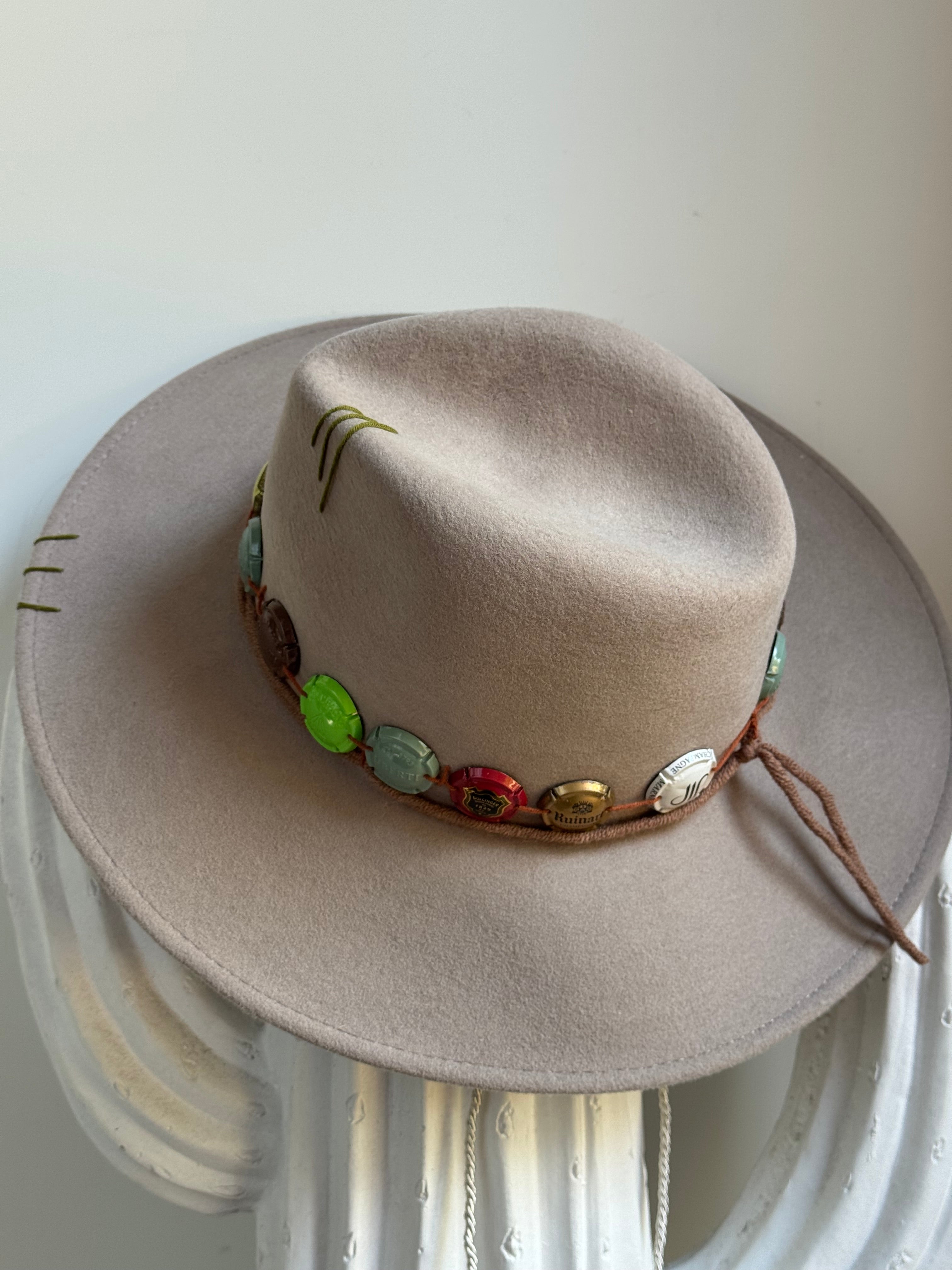 MOUNTAIN LOVER CHIC WINE