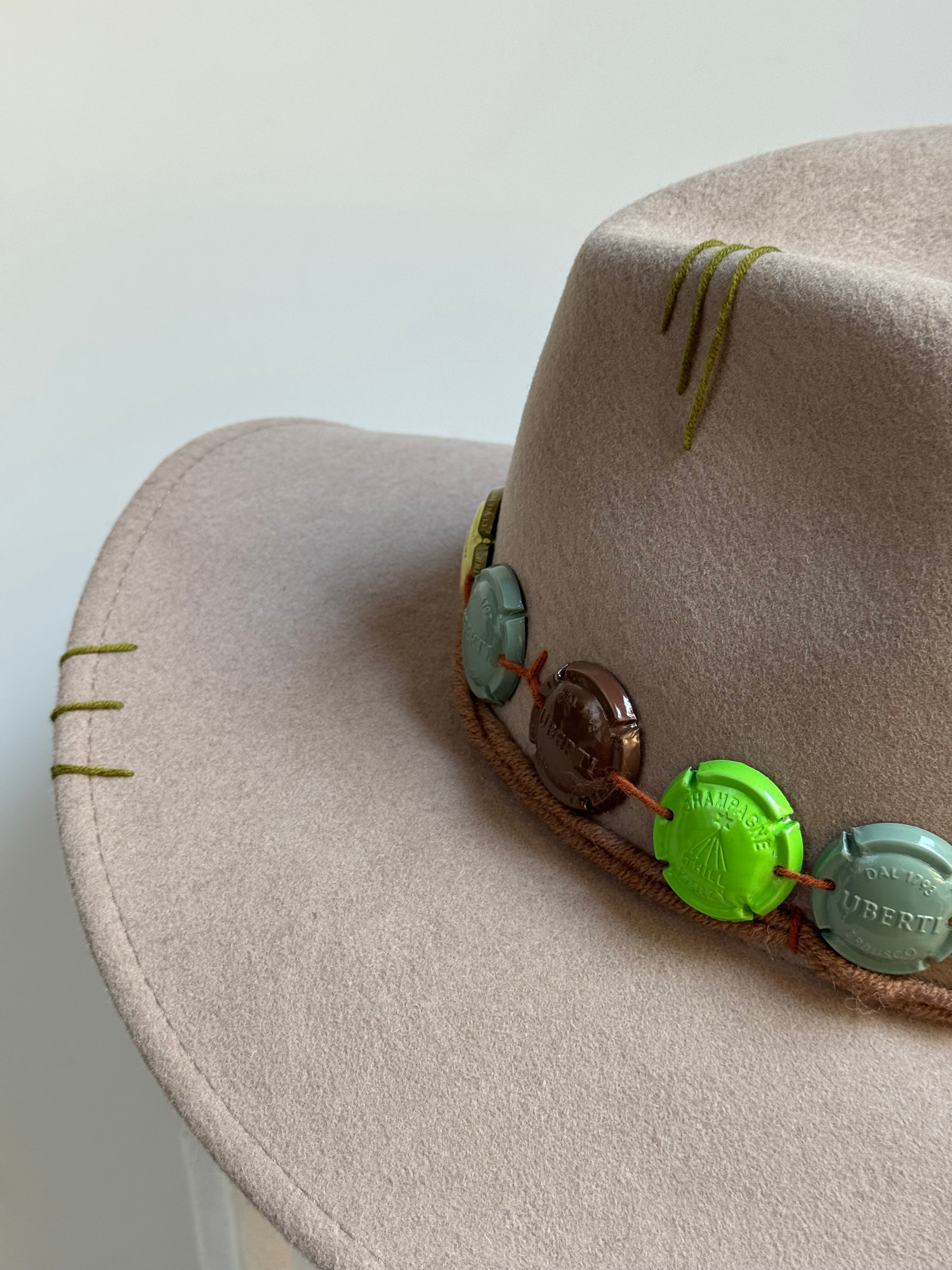 MOUNTAIN LOVER CHIC WINE