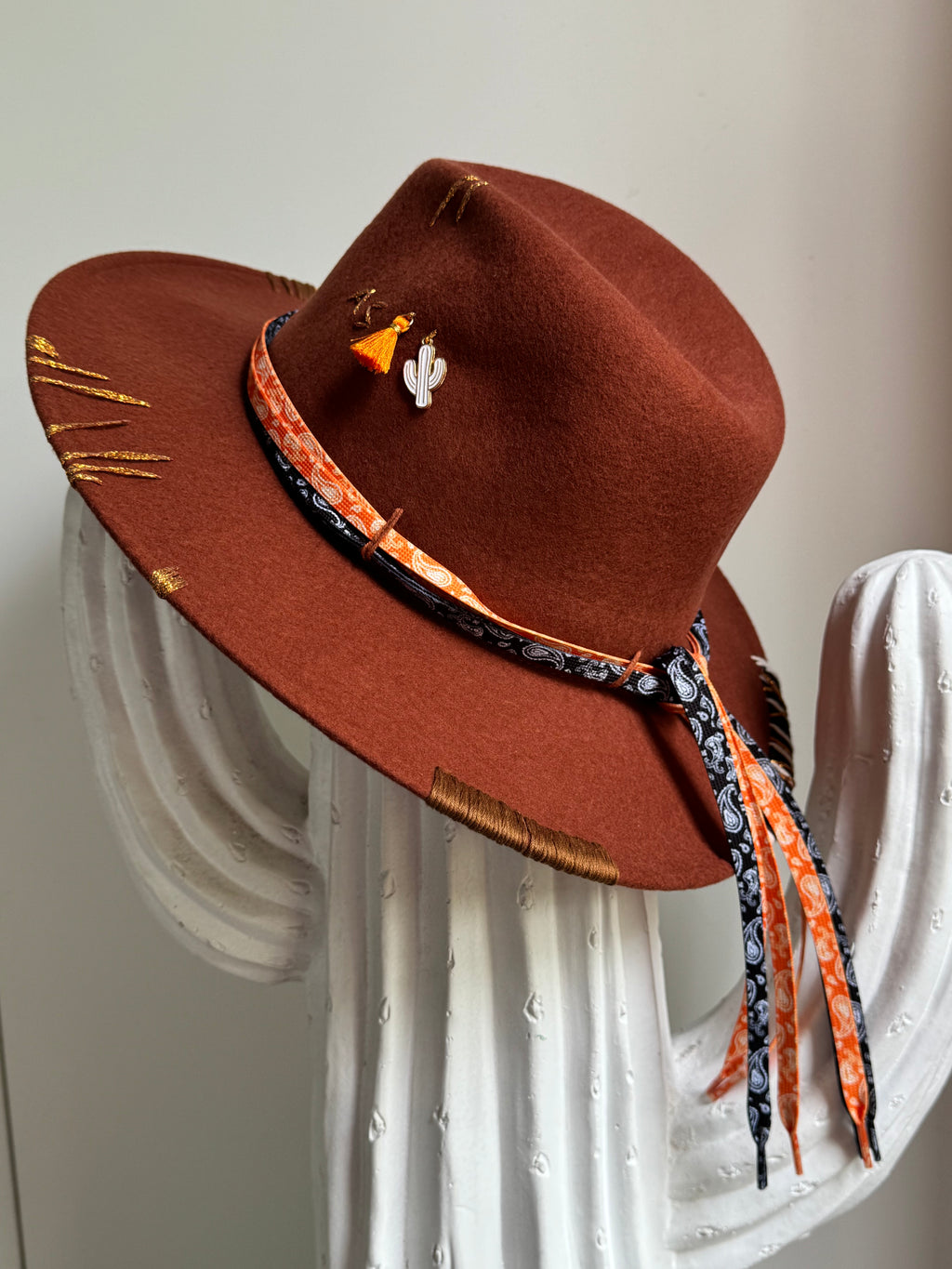 MOUNTAIN LOVER LACES