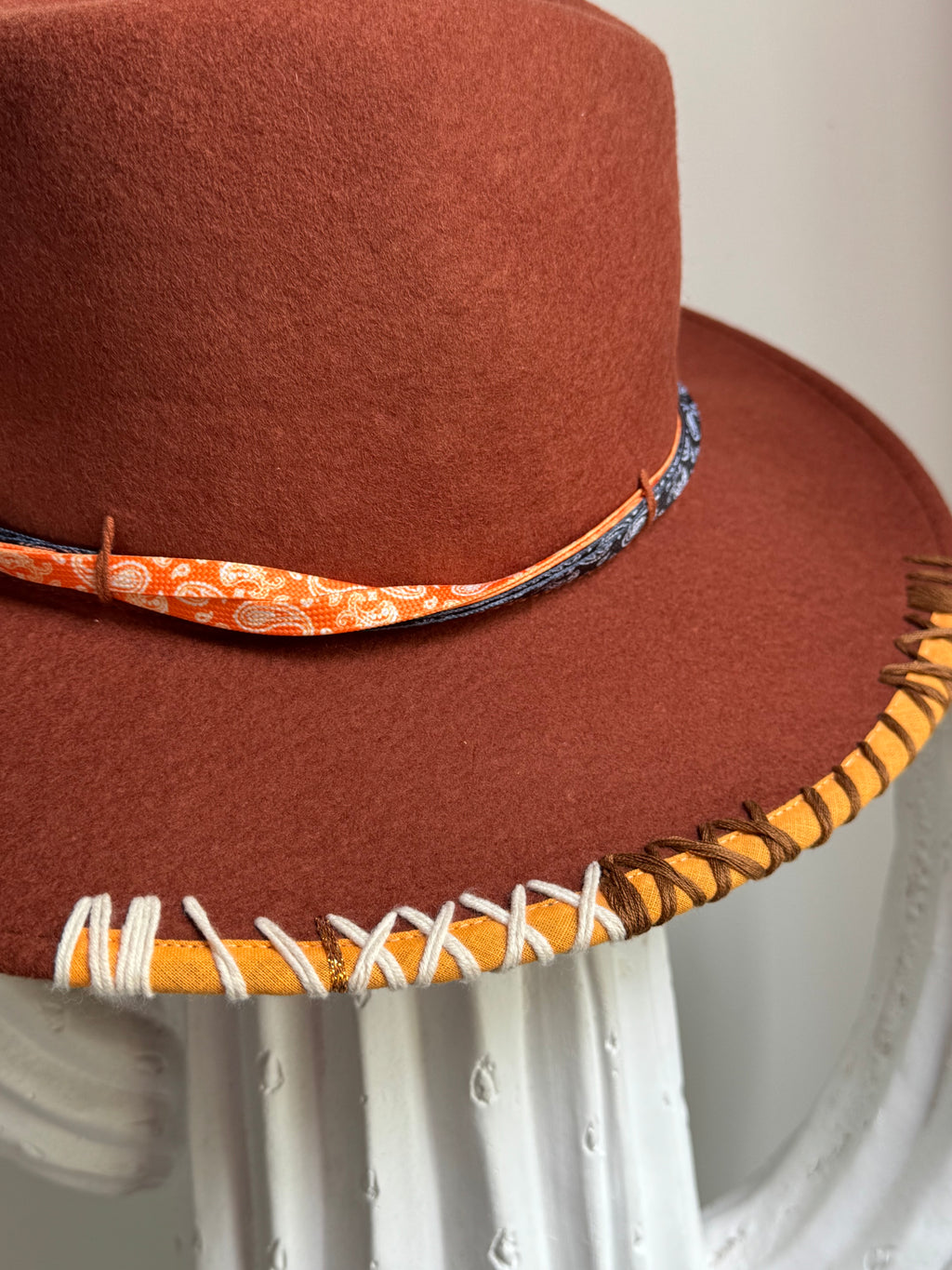 MOUNTAIN LOVER LACES