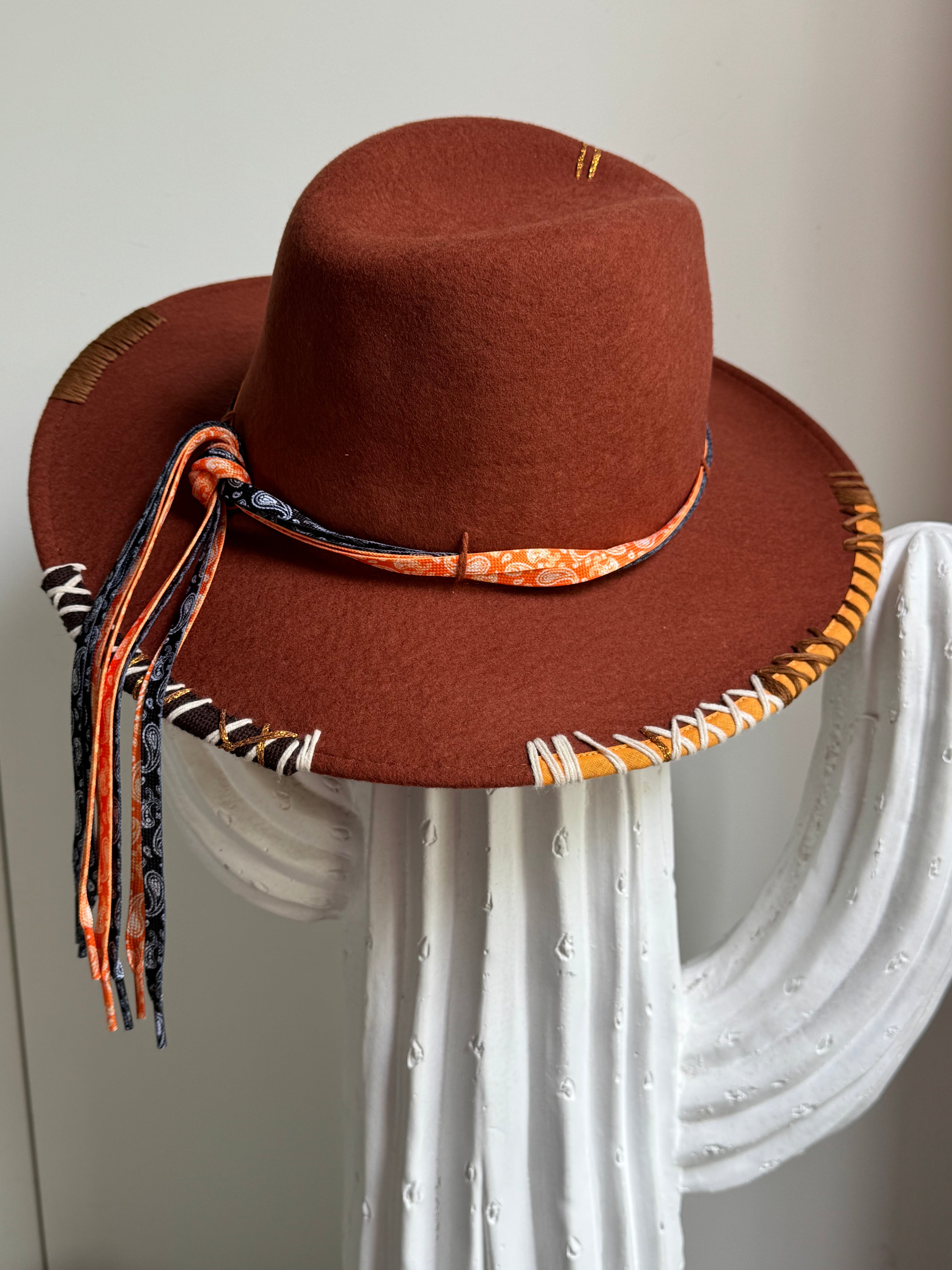 MOUNTAIN LOVER LACES