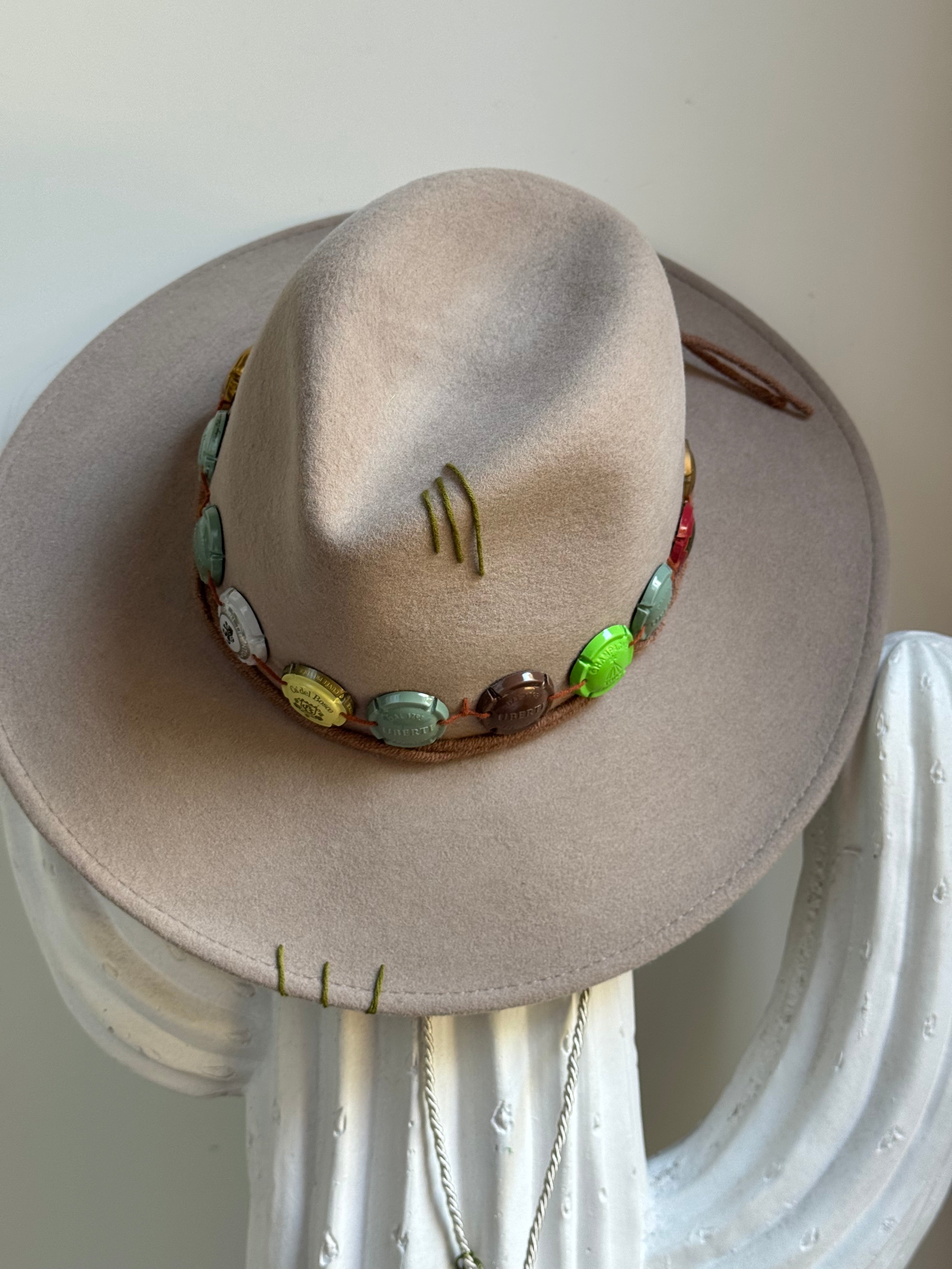 MOUNTAIN LOVER CHIC WINE