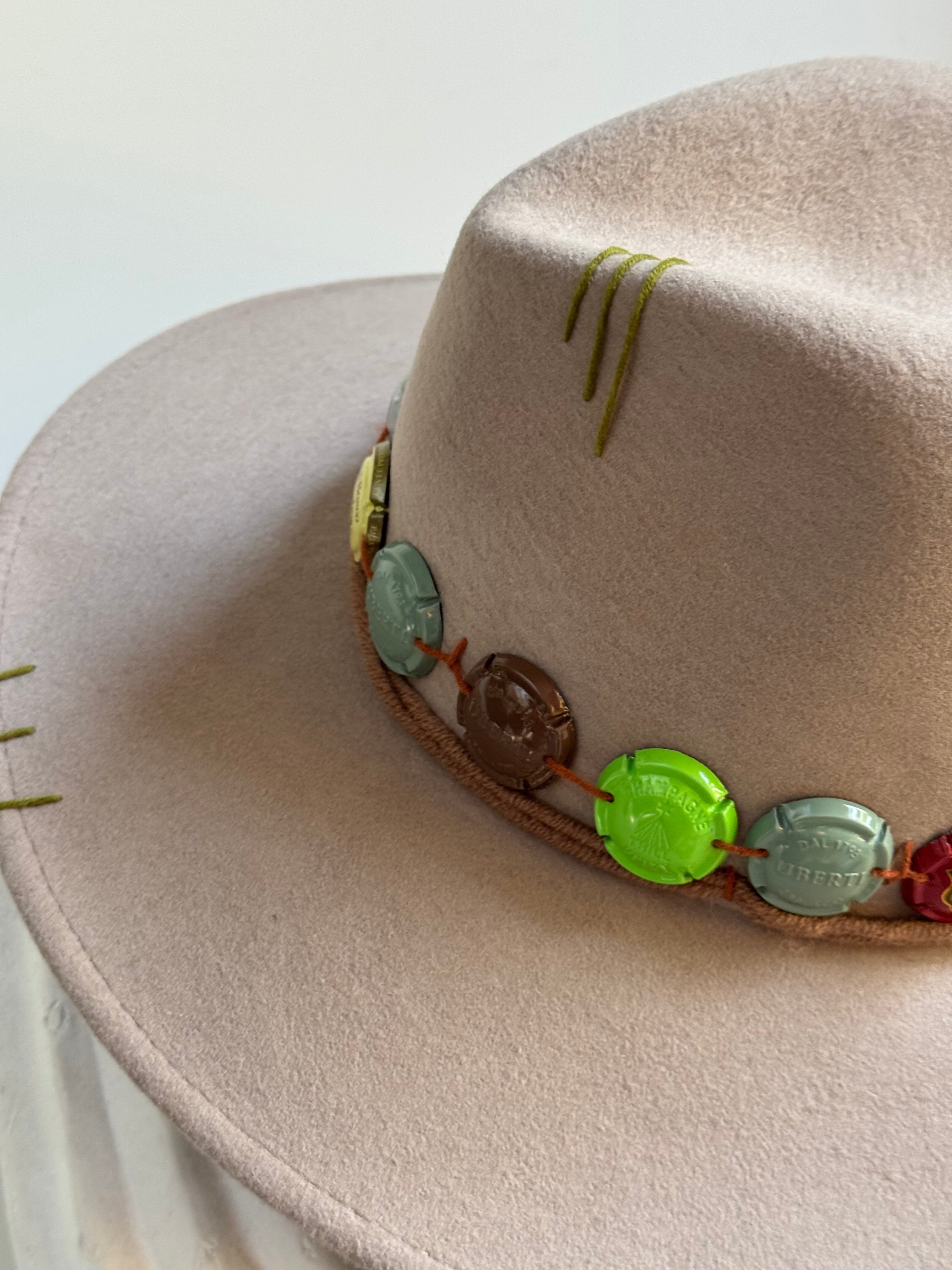 MOUNTAIN LOVER CHIC WINE